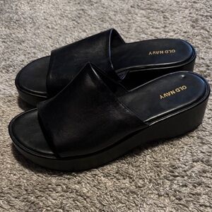 Old Navy Women's Black Platform Slides